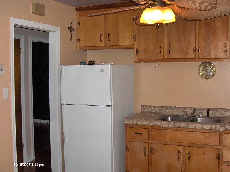 2111 Gordon Ave — Photo 2