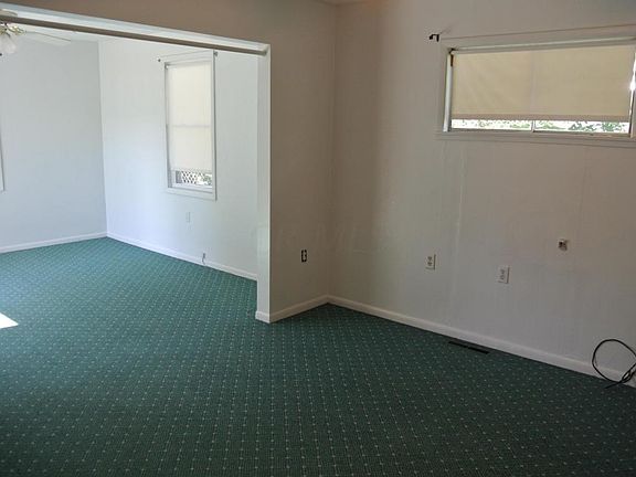 5th image of 987 Idlewilde Ave