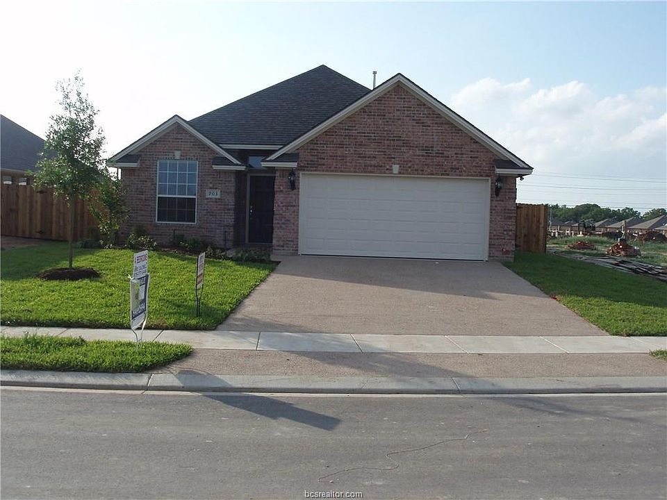 1st image of 903 Crystal Dove Ave