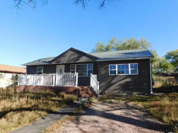202 Highland Ave, Newcastle, WY 82701
