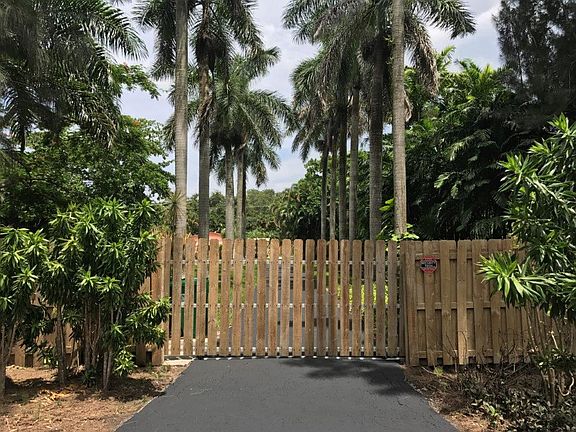 front electric gate closed