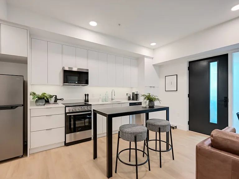 1124 Vancouver St — Photo 33