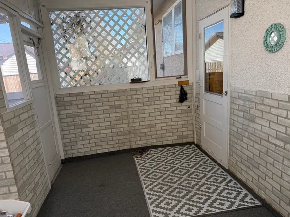 2407 S 8a Ave N, Lethbridge, AB T1H 1C9