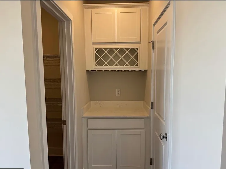 1312 Lake Lucerne Ln — Photo 6