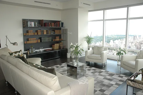 Rented by Victory Park Realty | media 18