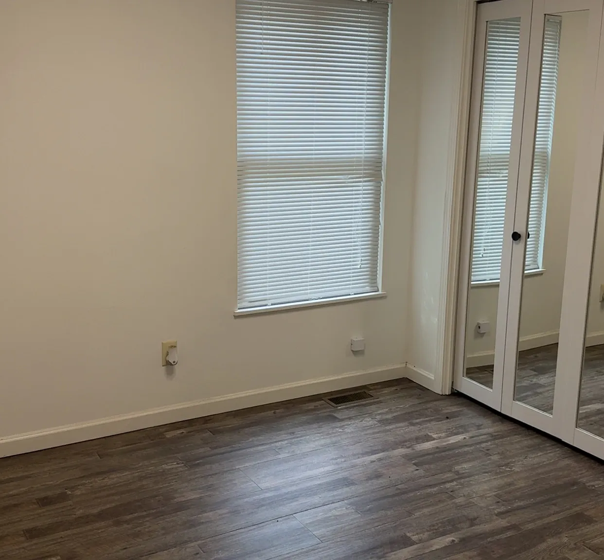 3 bed, 1.5 bath, $1,300 — Photo 4