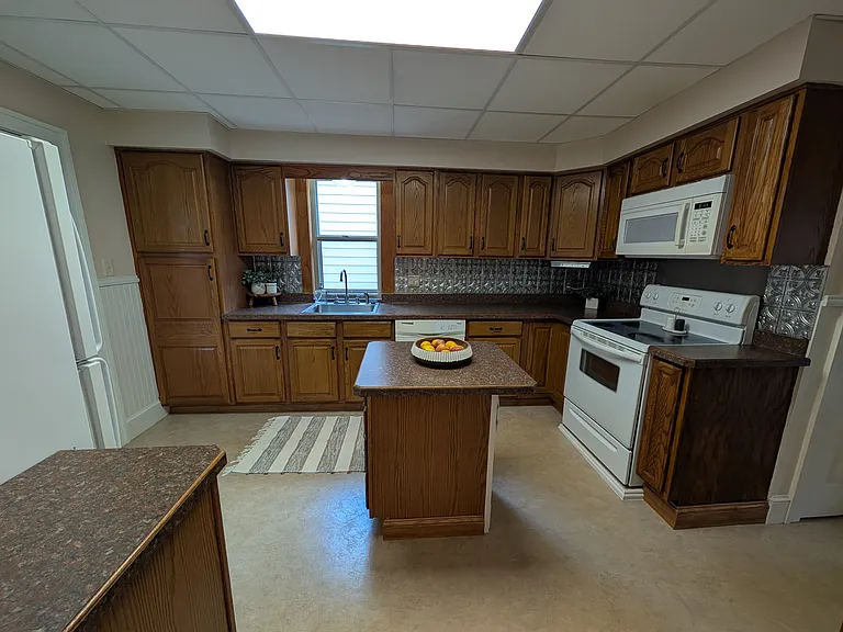 486 Needham Ave — Photo 15