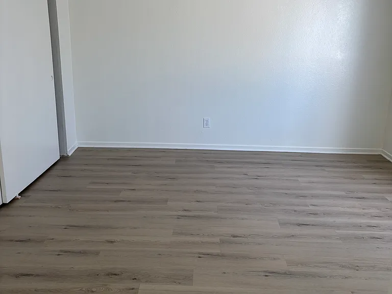 California Apartments — Photo 14