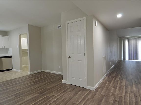 4th image of 3017 Rolling Hills Cir