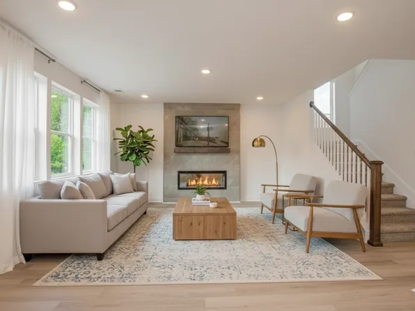 1557 Oak Springs Dr, Columbia, TN 38401