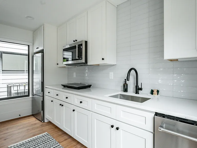 160 Holtzclaw St SE #A — Photo 8