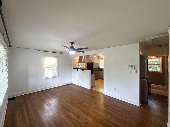 3rd image of 526 W Kingston Ave