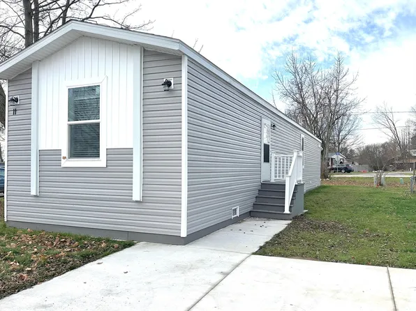 11 Page St #11, Lake Odessa, MI 48849