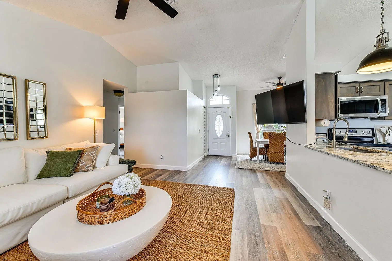 3 bed, 2.0 bath, 1593 sqft, $3,612 — Photo 3