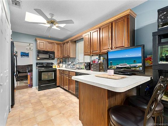 5th image of 301 NW Ferris Dr