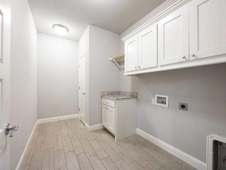 2250 N Inglewood St — Photo 15