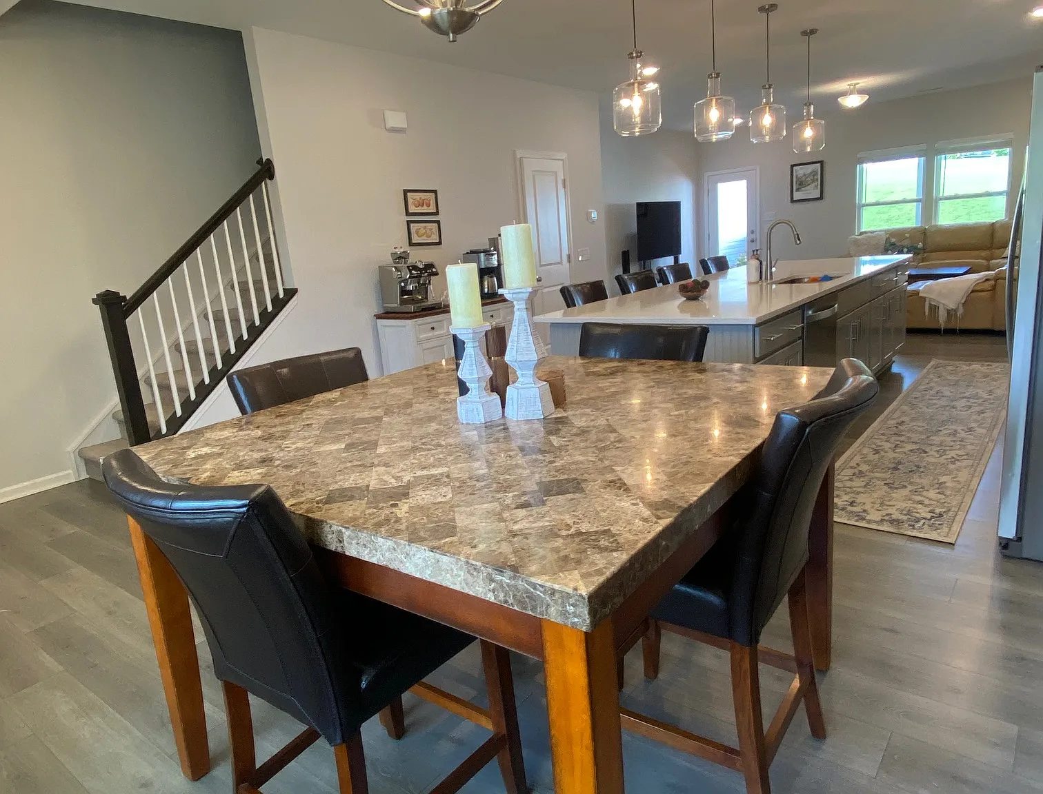 4 bed, 2.5 bath, 2500 sqft, $2,600 — Photo 3