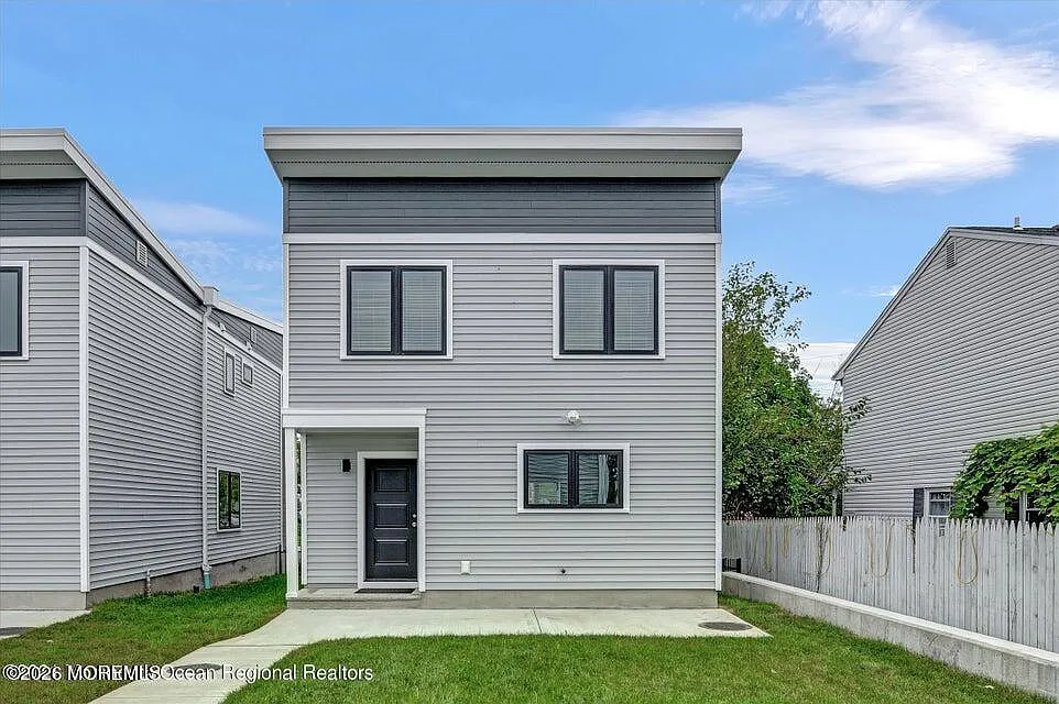 3 bed, 2.5 bath, 1748 sqft, $3,900 — Photo 2