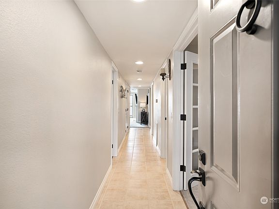 3rd image of 9727 NE Juanita Dr APT 309
