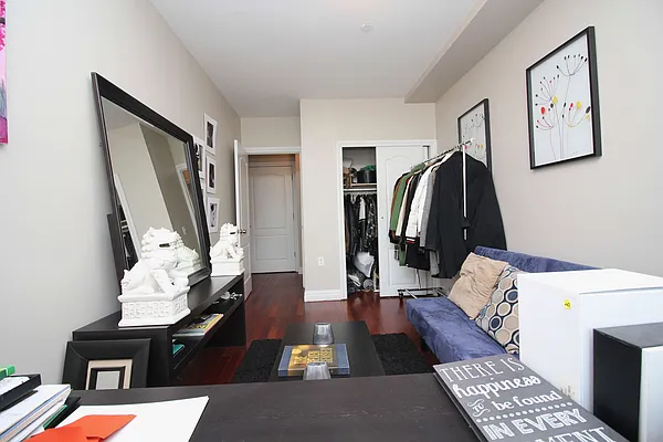 Rented by Nooklyn NYC LLC | media 100