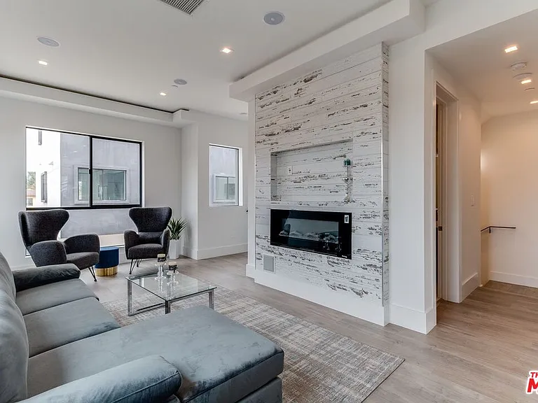 4830 1/2 W Pickford St — Photo 13