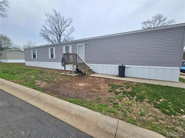 22 Lily Dr, Fenton, MO 63026