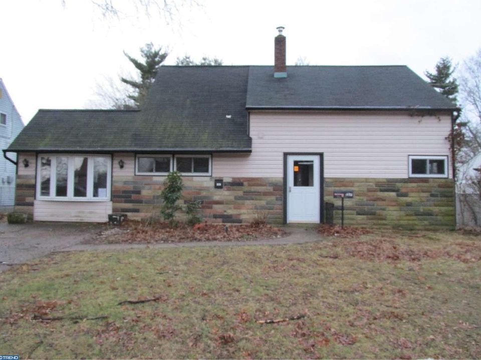 1st image of 137 N Park Dr