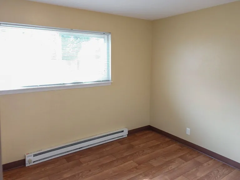 2855 Front 2865 St NE — Photo 7
