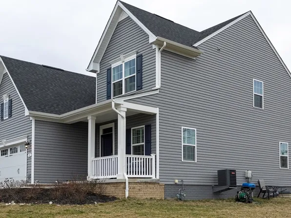 100 Red Pine Dr, Coraopolis, PA 15108