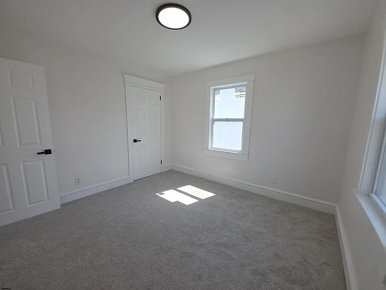 346 N Delaware Ave — Photo 39