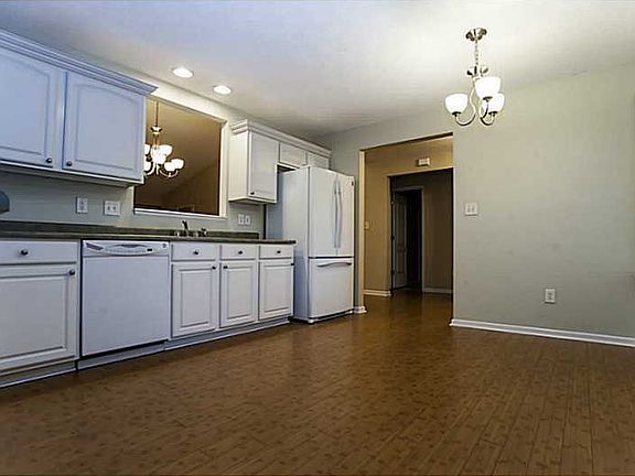 3rd image of 6133 Green Glade Dr