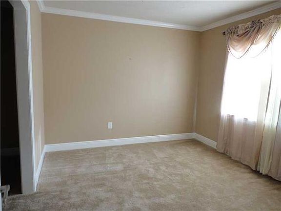 3rd image of 824 Sheree Lynn Ct