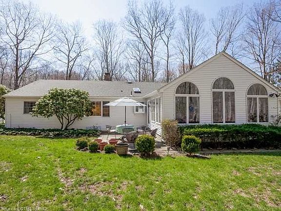 5th image of 22 Eastwood Dr