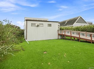 8 Cayuga St, Ocean Beach, NY 11770