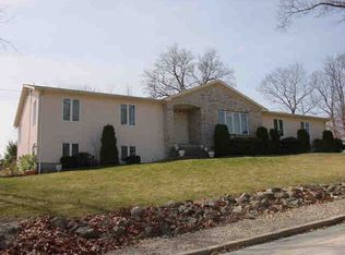 30 Eric Ct, Cranston, RI 02921