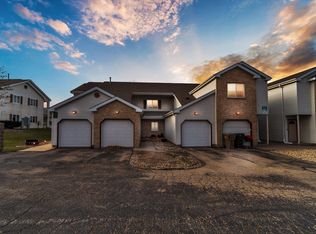 1004 Rockefeller Ln, Madison, WI 53704