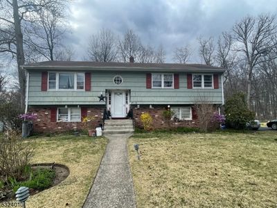 15 Eastern Pkwy, West Caldwell, NJ, 07006
