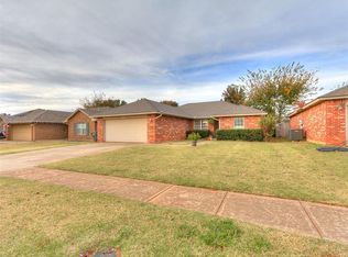 817 Shadowhill St, Norman, OK 73071