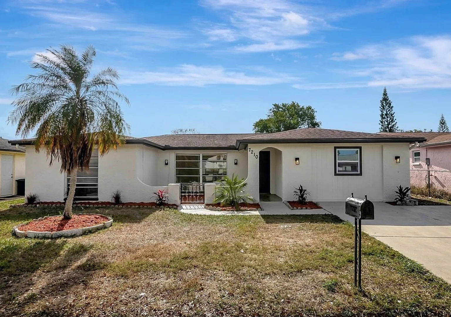 4 Bedroom In Port Richey - With Pool — Photo 1