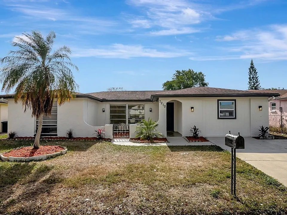 7210 Parrot Dr