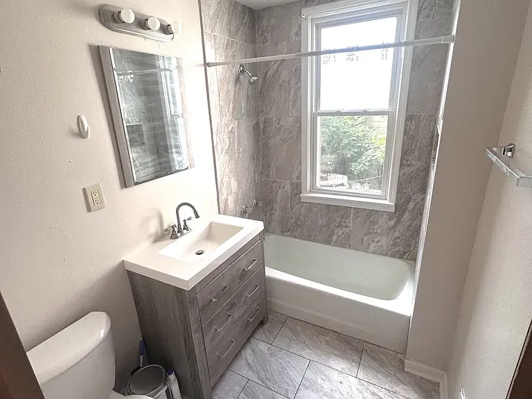 1717 N Astor St #1717 — Photo 2
