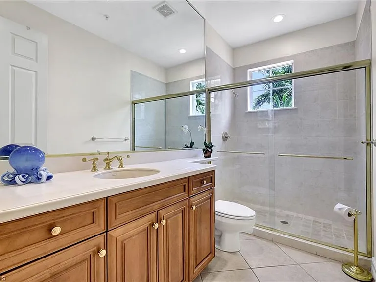 2830 Tiburon Blvd E #103 — Photo 15