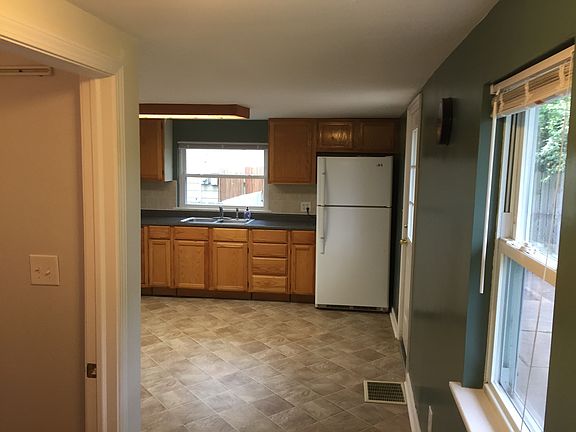 3rd image of 1509 Flesher Ave