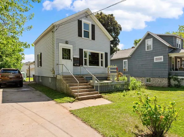 805 13th Ave, Menominee, MI 49858