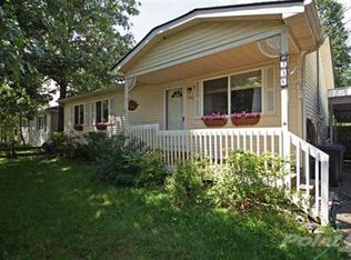 336 W Hamburg St, Pinckney, MI 48169