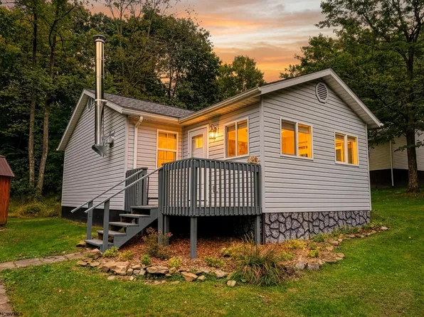 28 England Rd, Morgantown, WV 26508