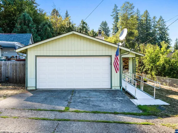 744 12th Ave, Sweet Home, OR 97386
