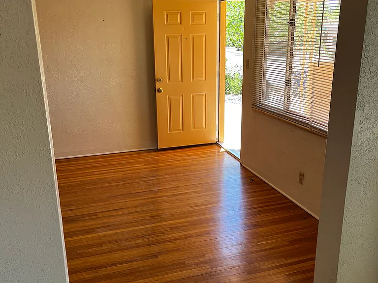 1238 Girard Blvd NE — Photo 11