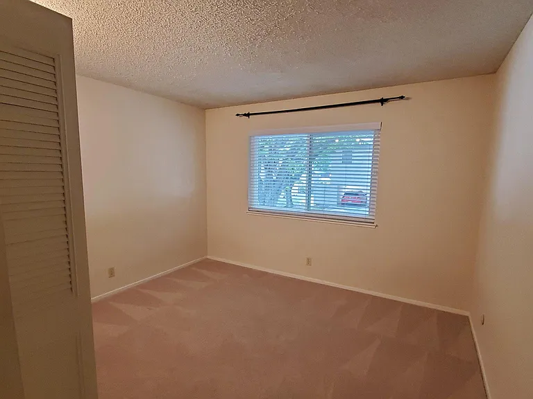 2240 Segundo Ct #4 — Photo 6