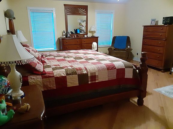 4th image of 1015 Hickey Ct